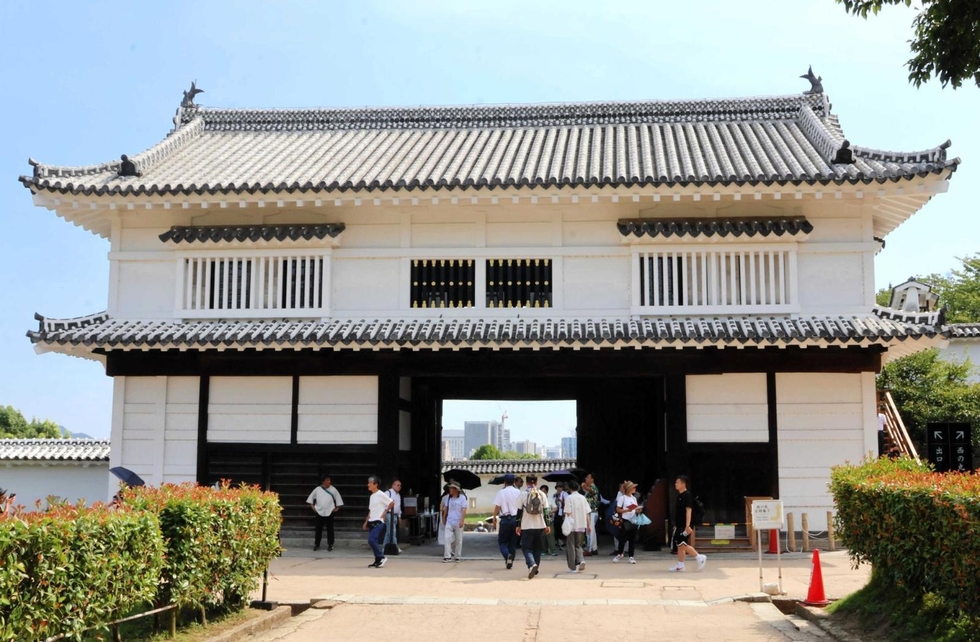 国重文「菱の門」を特別公開 姫路城内に現存する最大規模の城門 華やか