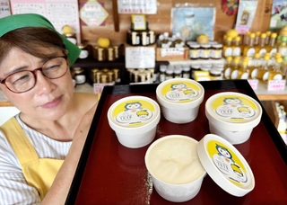 安富ゆず組合が法人化２０年を記念して発売した「ゆずソルベ」＝姫路市安富町長野