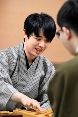 １１月２８、２９日に姫路市での対局に臨む藤井聡太竜王