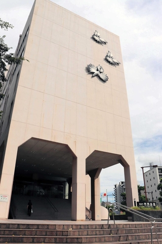 ２０２７年３月末での閉鎖が決まった姫路市民会館＝姫路市総社本町