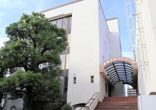 大規模改修に入る飾磨市民センター＝姫路市飾磨区玉地１