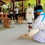 みこし修復に向けて行われた神事＝松原八幡神社