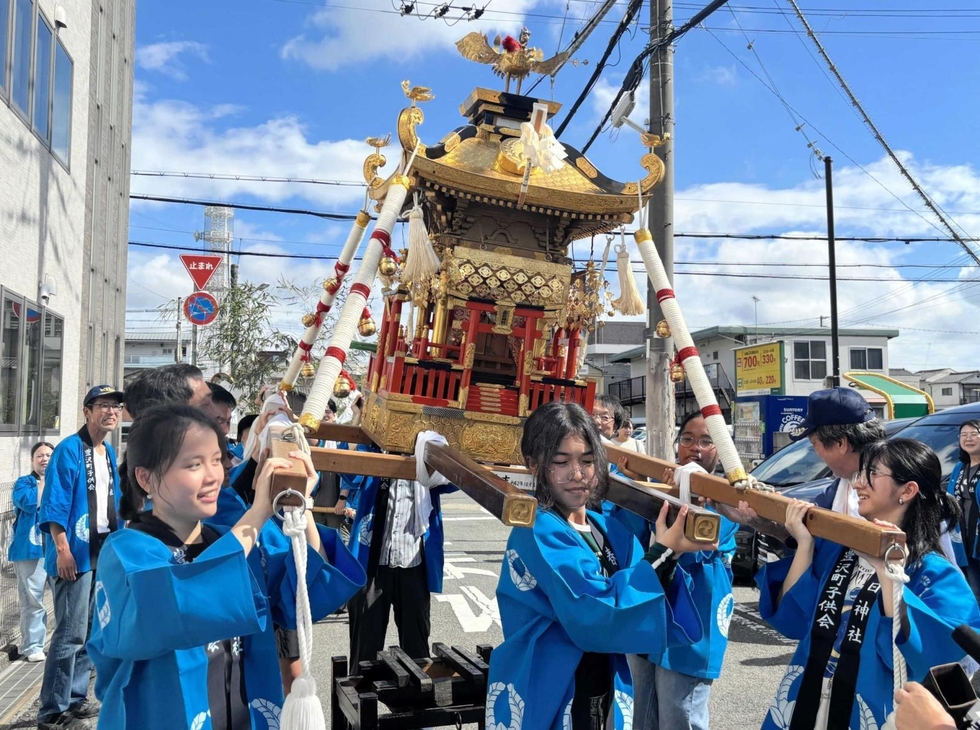 子供神輿 Wakamiya Hachimansha Summer Festival: Children's Mikoshi Parade