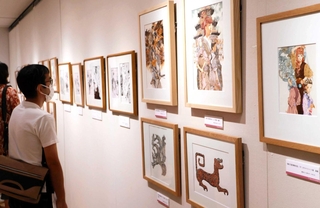 「十二国記」の世界を満喫できる挿絵展＝姫路文学館