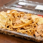 焼きそばと焼きうどんを合わせた姫路のご当地グルメ「ちゃんぽん焼き」