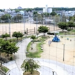 イオンモール姫路リバーシティーから望む現在の飾磨中央公園＝姫路市飾磨区細江