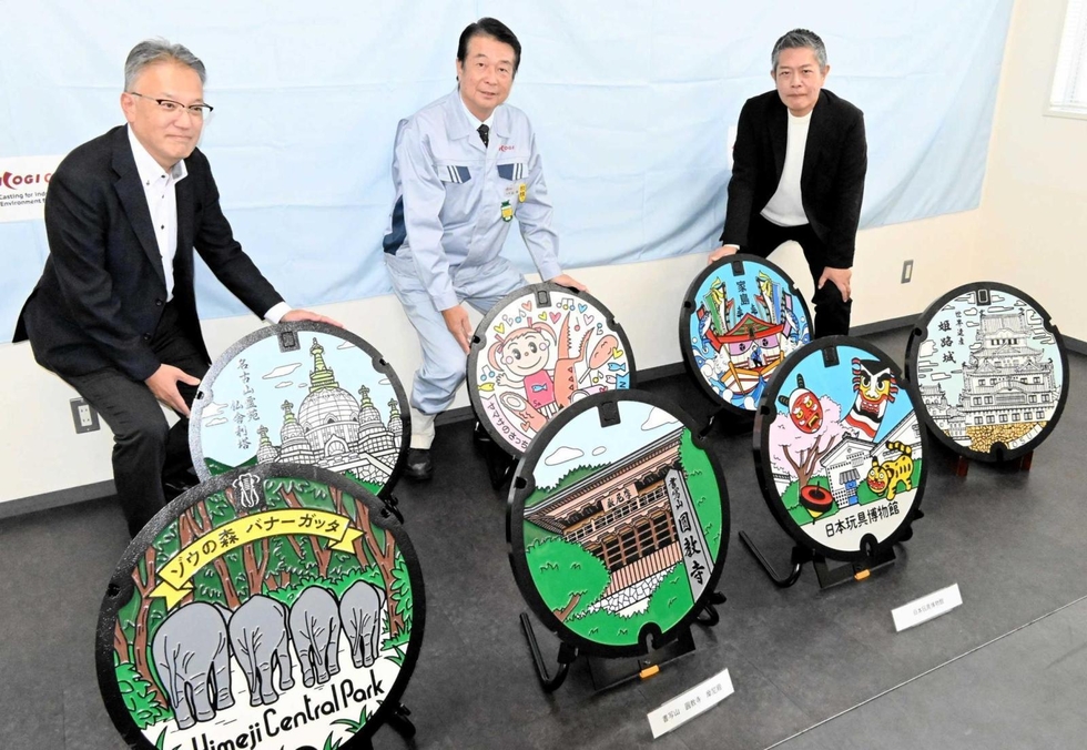 姫路の名所描いたマンホール巡って 円教寺、家島などデザイン 観光振興