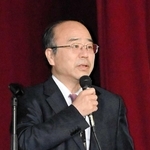 神戸大学の藤澤正人学長が母校の姫路西高校で、「今を生きる若い人たちへ」と題して講演した＝姫路市北八代２