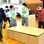 南海トラフ地震の津波想定、網干高生が体育館に住民を誘導　近隣2地区と初の合同避難訓練