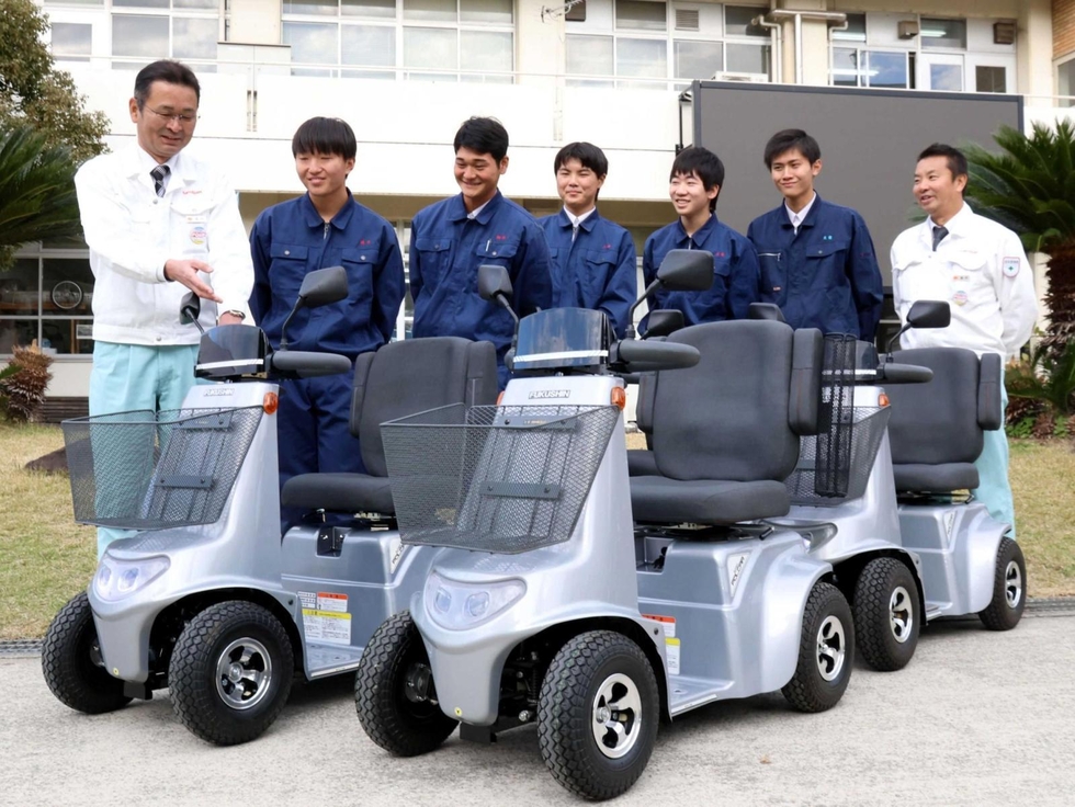 看板商品の電動カート中古品、EV製作学ぶ姫路工業高生の教材に 福崎の