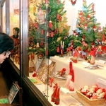 世界のクリスマス見比べて　北欧に伝わる守り神の人形など千点展示　日本玩具博物館