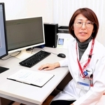 腎臓内科チームについて語る小坂恭子医師＝姫路聖マリア病院