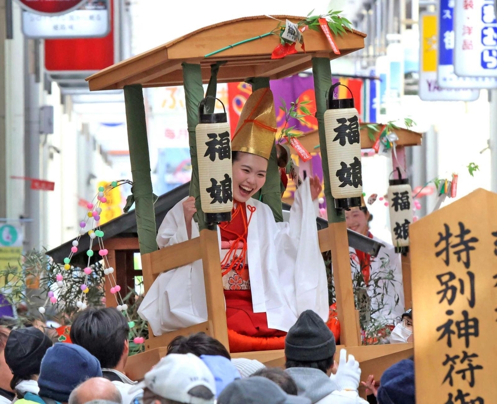 福娘ら550人が「宝恵駕籠行列」 市街地練り歩き福と笑顔届ける 播磨国