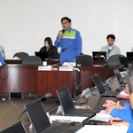 兵庫県姫路市が開催した市鳥インフルエンザ対策本部会議の様子＝８日午前、市防災センター