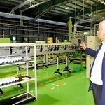 南海トラフ巨大地震の発生に備え、自治体に飲料水を供給できるよう準備するキンキサインの山口義弘会長＝神河町福本