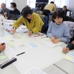 地域行事と防災について意見を交わす参加者＝姫路市防災センター