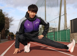 姫路城マラソンに向けて意気込む山陽特殊製鋼の飯塚達也さん＝姫路市飾磨区細江（撮影・辰巳直之）