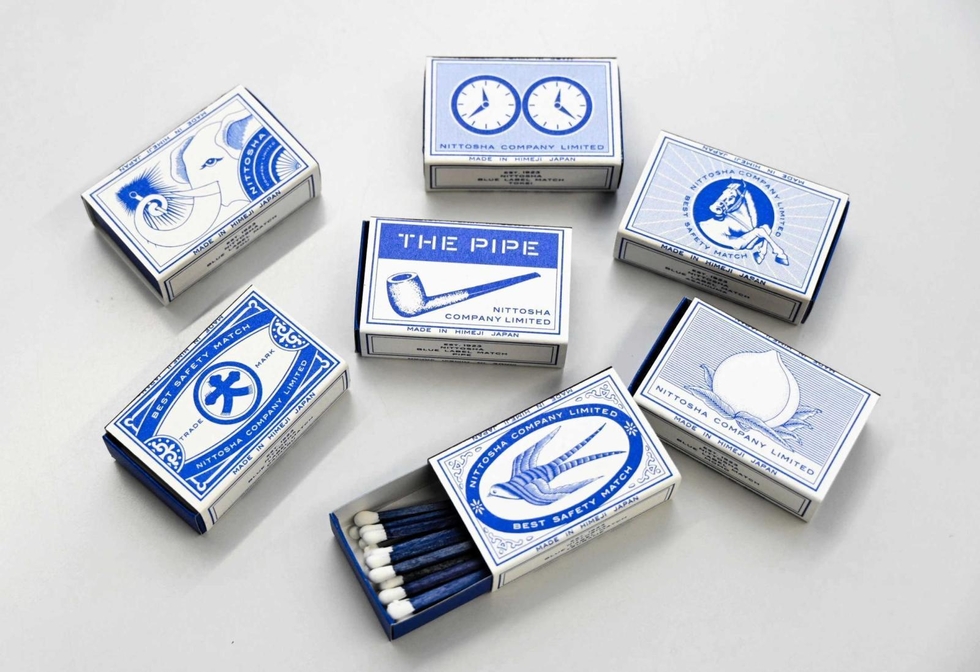 藍色の軸木、「見せるマッチ」が人気 日東社の若手・中堅ら考案「ブルーラベル」