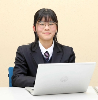 野球部をデータと応援の両面で支える生徒会長の角田晴陽さん＝東洋大姫路高校