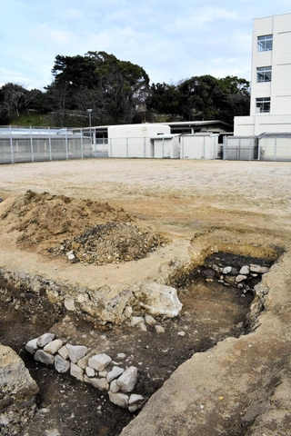 林田中学校で発掘された林田藩陣屋跡の遺構＝姫路市林田町林田（同市埋蔵文化財センター提供）