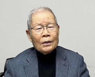 「バンカル」の歴史などを語る中元孝迪さん＝姫路市豊沢町