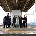 エレベーター（中央奥）が整備されたＪＲ京口駅のホーム＝姫路市京口町