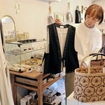 クラフト作家たちによる力作が並ぶ店内＝姫路市余部区上川原