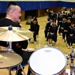 自身の体験談や打ち込めるものを探す大切さを話す梶原徹也さん＝姫路市家島町坊勢