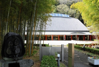 今月から休館している書写の里・美術工芸館＝姫路市書写