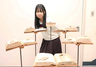 「時間」をテーマにした木彫作品で、全国高校総合文化祭に推挙された千家愛さん＝香寺高校