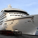 最新鋭「飛鳥Ⅲ」姫路に初入港　住民ら和太鼓演奏で歓迎