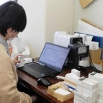 異動の春、姫路市広報課にうれしい悲鳴　職員の名刺が「自腹」から公費負担になり注文殺到