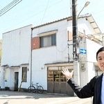 築８０年超の古民家を改修してにぎわいを生む「小利木町プロジェクト」を始めた、白鷺ニット観光事業室の平井賢さん＝姫路市小利木町