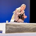 「母～多喜二の母」を演じる末永直美さん（神戸芝居カーニバル実行委員会提供）