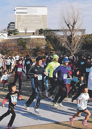 ２０１４年に開催された最後の「姫路城下町マラソン大会」＝姫路市本町