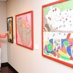 ユーモラスに動物描く30点　姫路市美術展で市長賞のもりたにさん　市内で初個展、多彩な手法駆使