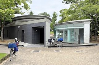 黒川紀章さんが設計した休憩施設「扇観亭」。総工費は約２億円＝姫路市本町