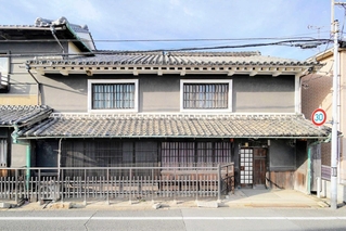 国の登録有形文化財に加わる「赤尾家住宅」の主屋（姫路市教育委員会提供）