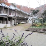 藤ノ木山野外活動センターの宿泊棟＝姫路市山田町南山田（姫路市教育委員会提供）