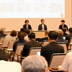 播磨地域の企業や県立大発ベンチャーなどが登壇したパネルディスカッション＝姫路市下寺町