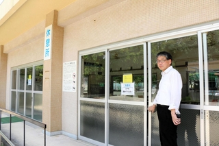 今年３月からエアコンが設置された休憩所＝姫路市立動物園