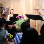 熊本地震のチャリティーコンサートを開いた井村香織さん（右）と伊藤洋子さん＝姫路市書写