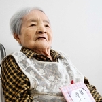 姫路空襲をはじめ、戦中戦後の経験を語る武市眞子さん＝姫路市内