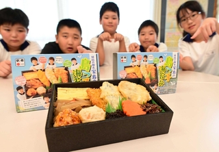 島の食材をふんだんに盛り込んだ駅弁＝姫路市家島町真浦