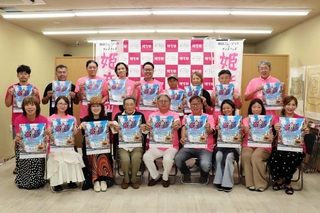 「姫音祭」への来場を呼びかける実行委員ら＝姫路市西二階町