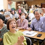 認知症予防へ学びと交流　青山の「カフェ」開催250回で記念式典　110人、ビンゴなど楽しむ