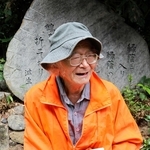 「祈るはりま」を刊行した恒藤滋生さん＝姫路市夢前町戸倉