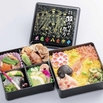 「神輿（みこし）合わせ」をふたにあしらった「灘まつり二段重」（まねき食品提供）