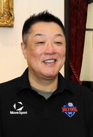 ヴィクトリーナ姫路の歴史を振り返った真鍋政義さん＝姫路市駅前町