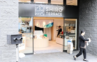 「シロテラス」の出入り口＝姫路市二階町